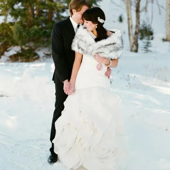 White by Vera Wang One Shoulder Organza waterfall wedding gown - Picture 4 of 12